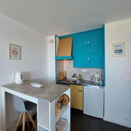 Studio Vue Mer - 50m De La Plage A Apartment